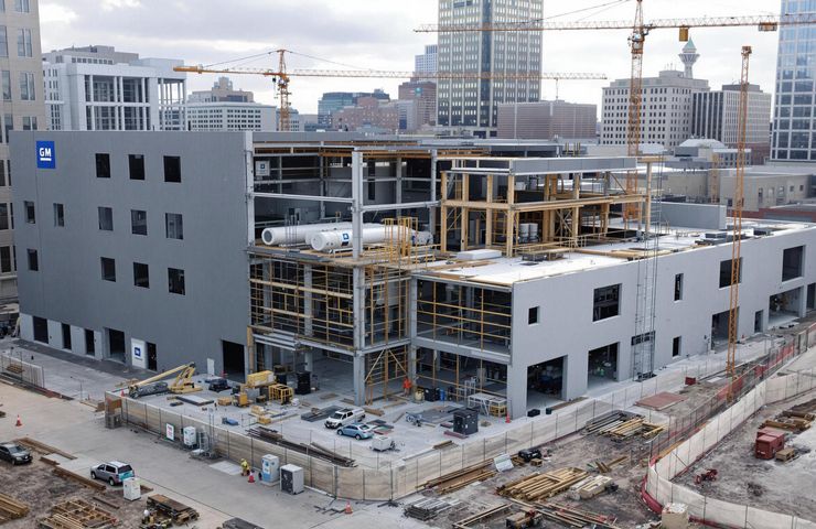 GM Halts Detroit Hydrogen Fuel Cell Plant Amid Market Uncertainty